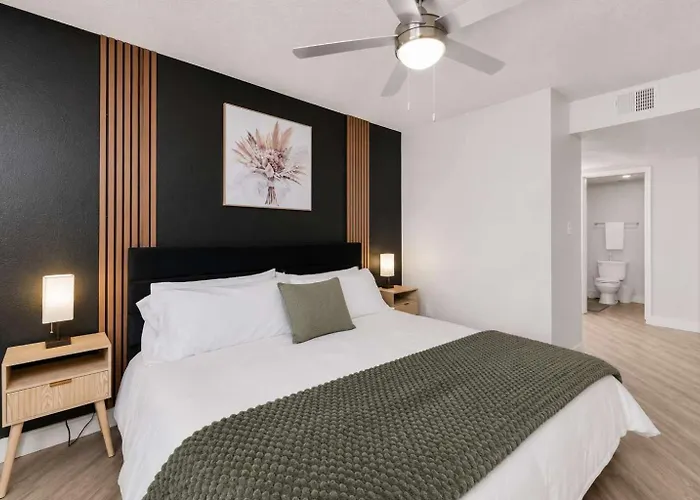 Modern Retreat Near Asu Pool Gym Pet-friendly Parking * Tempe