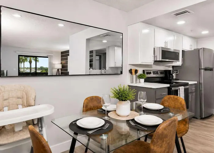 Modern Retreat Near Asu Pool Gym Pet-friendly Parking