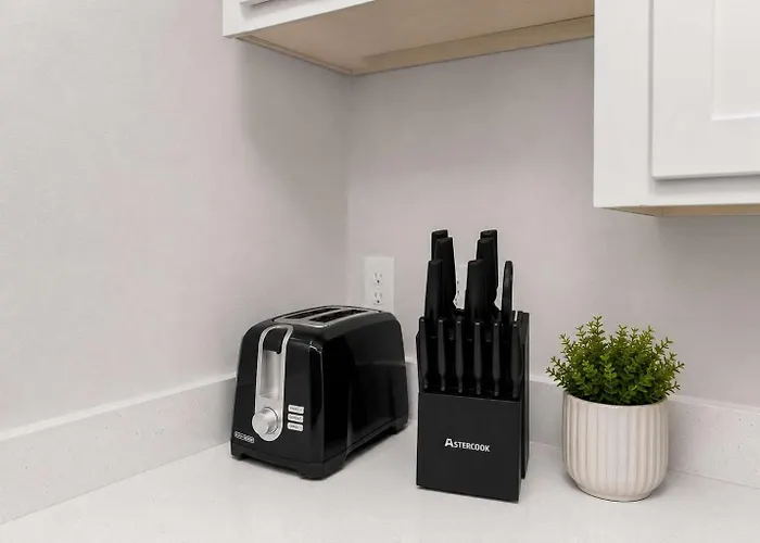 Modern Retreat Near Asu Pool Gym Pet-friendly Parking Apartment