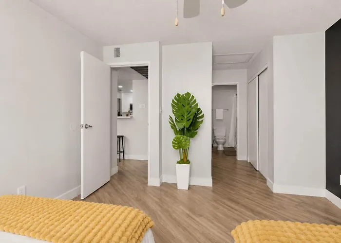 Apartment Modern Retreat Near Asu Pool Gym Pet-friendly Parking Tempe